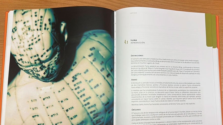 Libro de Medicina China de Luis Lucas en la Escuela Ju Ying
